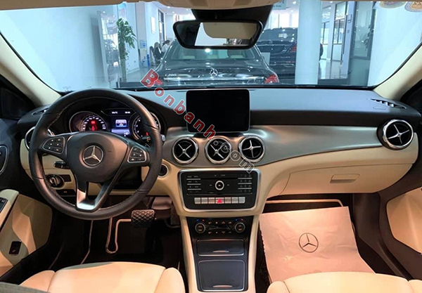 Nội thất xe Mercedes Benz GLA Class 2021