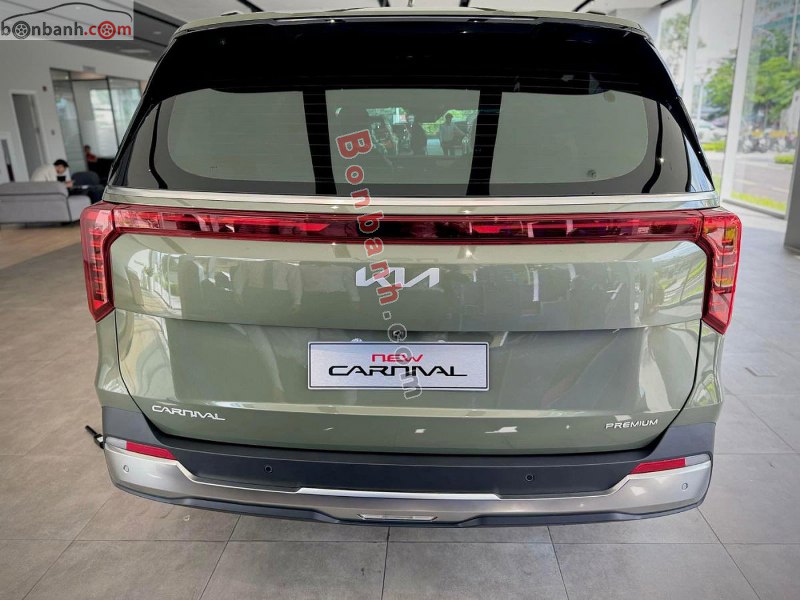 Đuôi xe Kia Carnival 2025