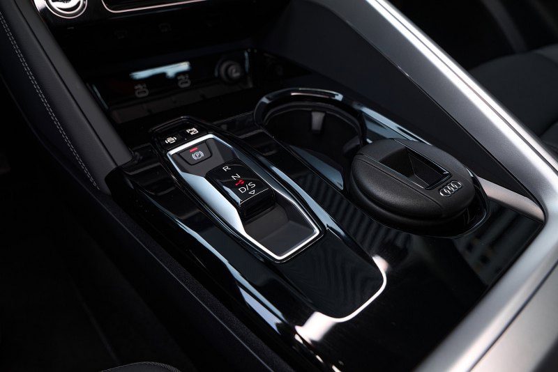 Cần số Audi Q5 2026