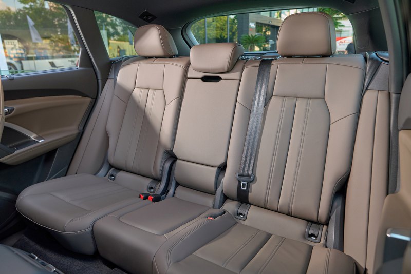 Khoang hành khách Audi Q5 2026