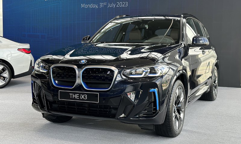 BMW iX3 2024