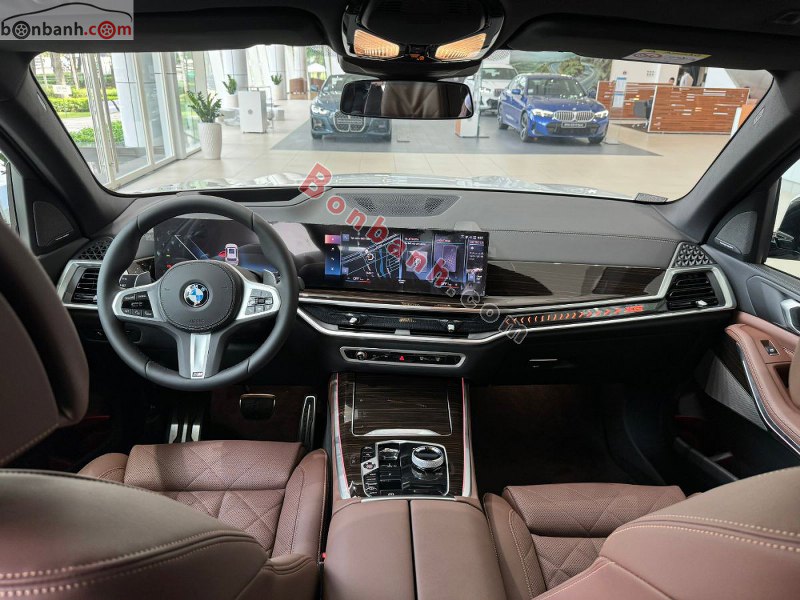 Khoang lái BMW X5 2024