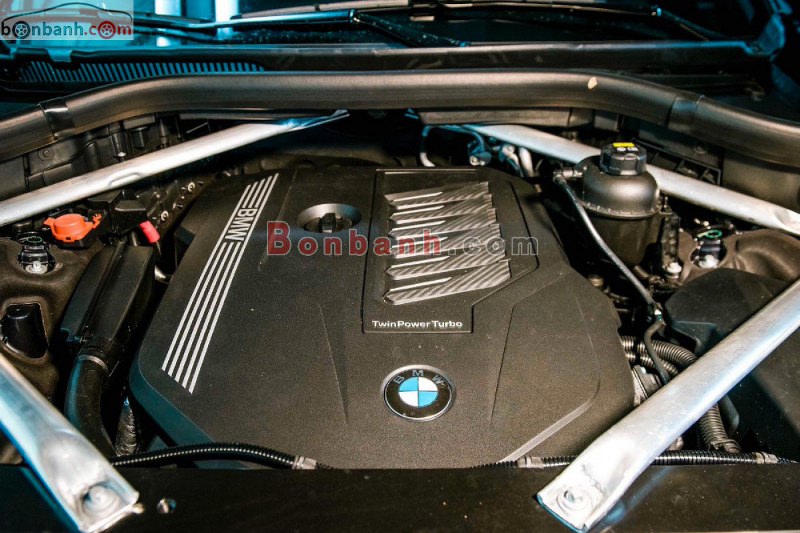 Động cơ mạnh mẽ trên BMW X7 2023