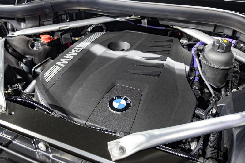 Động cơ mạnh mẽ trên BMW X7 2024