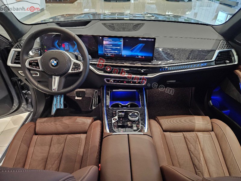 Khoang lái BMW X7 2024