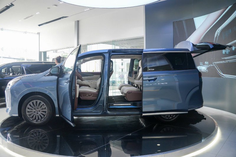 Thân xe BYD M9 2025