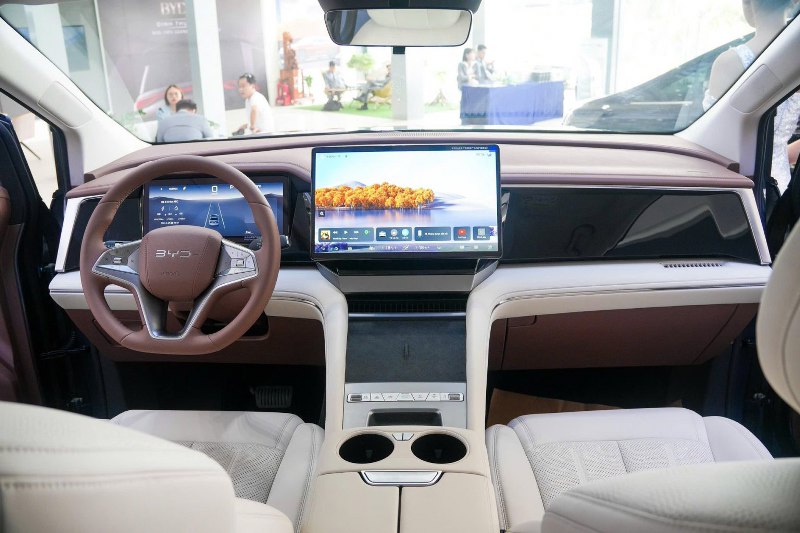 Khoang lái BYD M9 2025