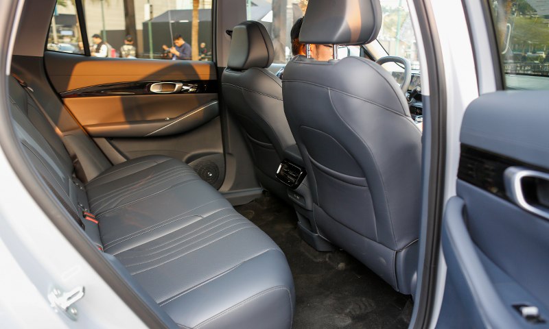 Khoang h&agrave;nh kh&aacute;ch Geely EX5 2025