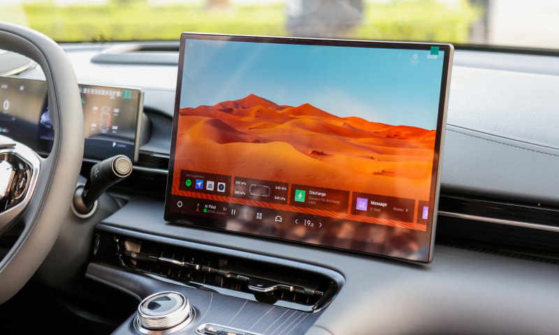 M&agrave;n h&igrave;nh giải tr&iacute; Geely EX5 2025