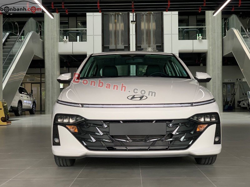Đầu xe Hyundai Accent 2024