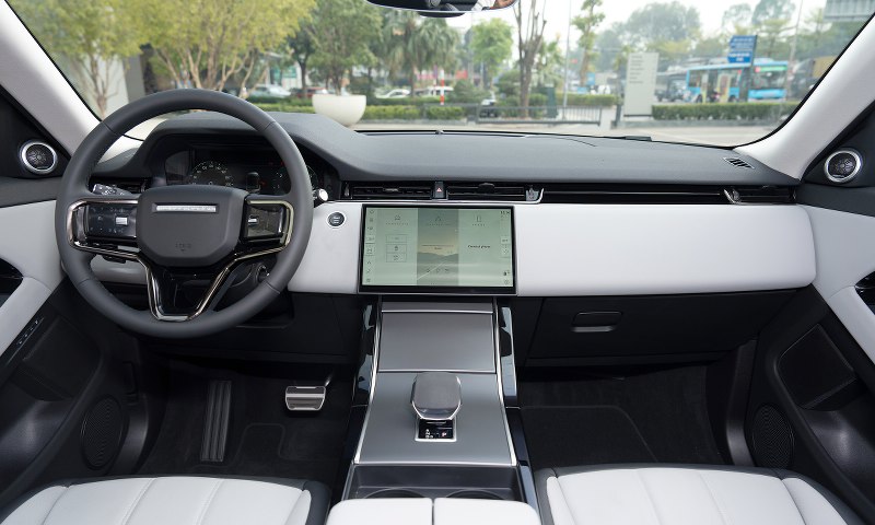 Tiện nghi trên xe Land Rover Range Rover Evoque 2025