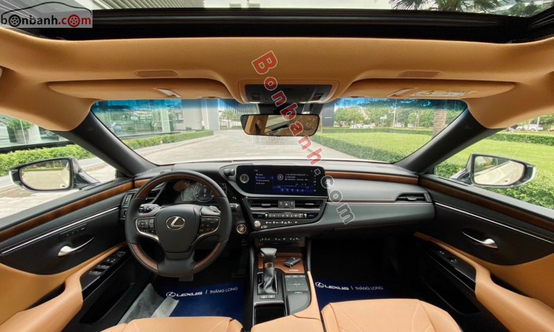 Khoang lái Lexus ES 2023
