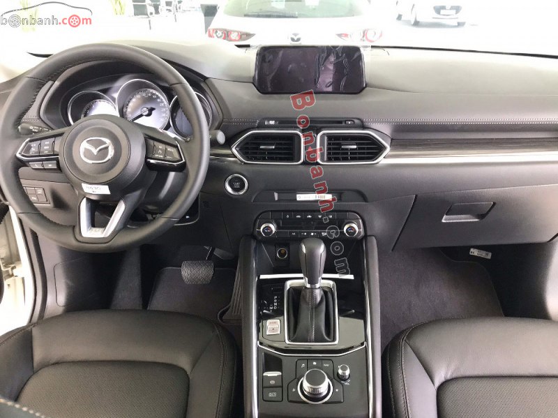 Khoang lái của Mazda CX5 2022