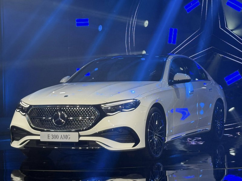 Mercedes-Benz E300 2025