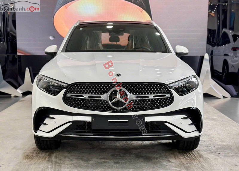 Đầu xe Mercedes-Benz GLC 300 4Matic 2025