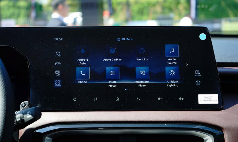 M&agrave;n h&igrave;nh giải tr&iacute; Mitsubishi Destinator 2025