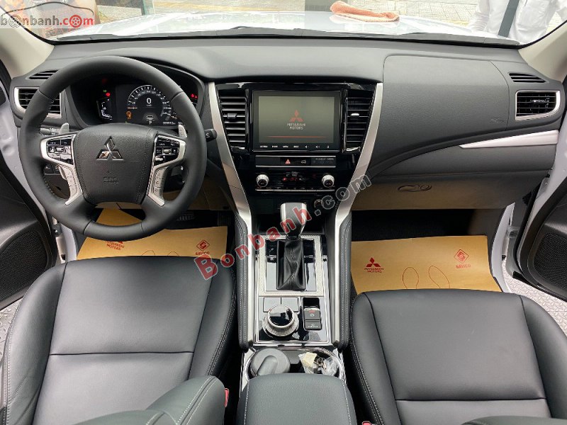 Cabin lái trên Mitsubishi Pajero Sport 2024