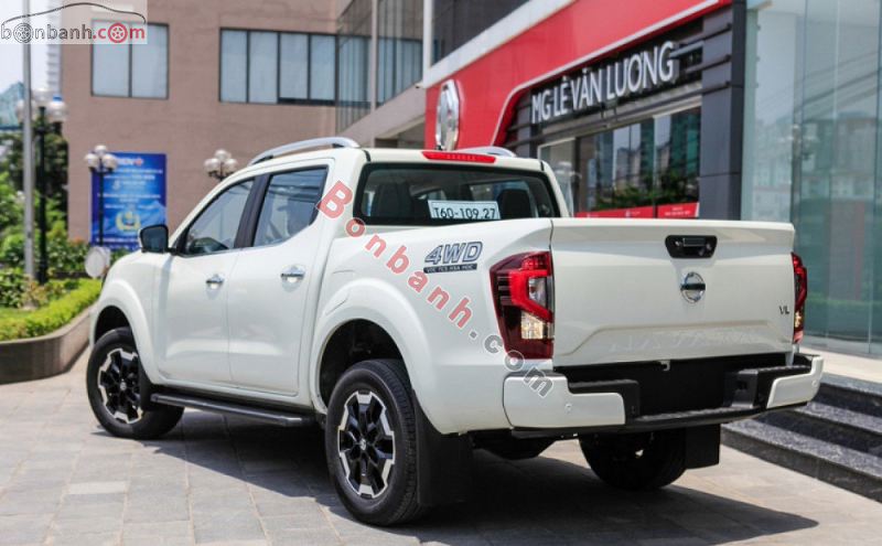 Giá xe Nissan Navara 2023 mới nhất  Đối thủ Toyota Hilux Ford Ranger