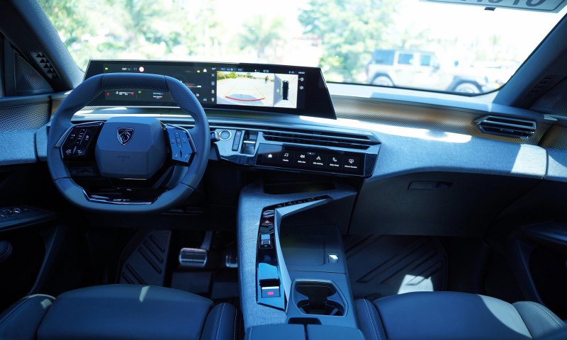 Khoang lái Peugeot 5008 2026