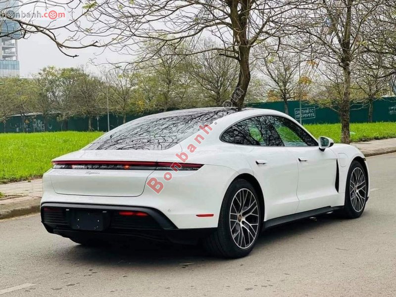 Đuôi xe Porsche Panamera 2025