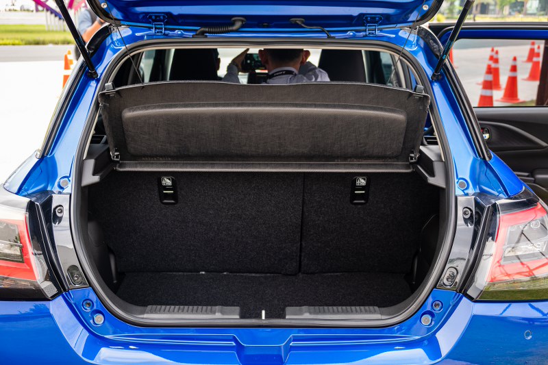 Cốp sau xe Suzuki Swift 2025