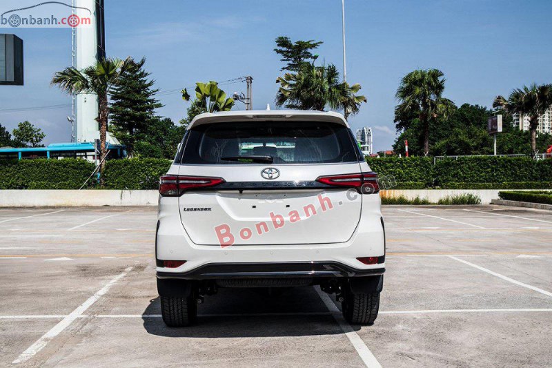 Đuôi xe Toyota Fortuner 2023