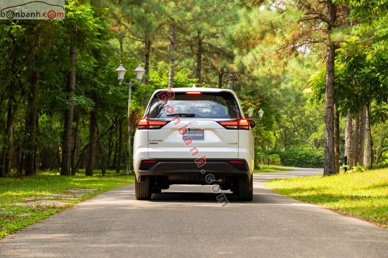 Đuôi xe Toyota Innova Cross 2023