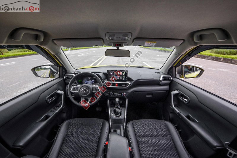 Cabin lái trên Toyota Raize 2023
