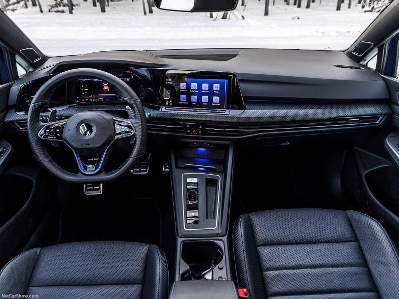 Khoang láiVolkswagen Golf 2025