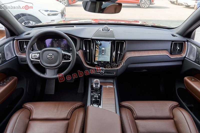 Khoang lái Volvo XC60 2025