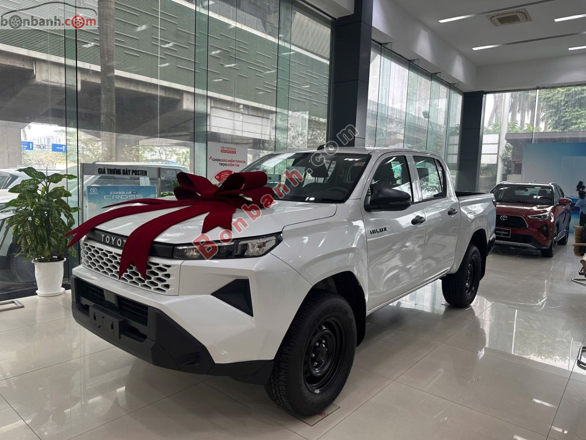Toyota Hilux Standard 2.8L 4x2 MT 2026 - 595 Triệu 2