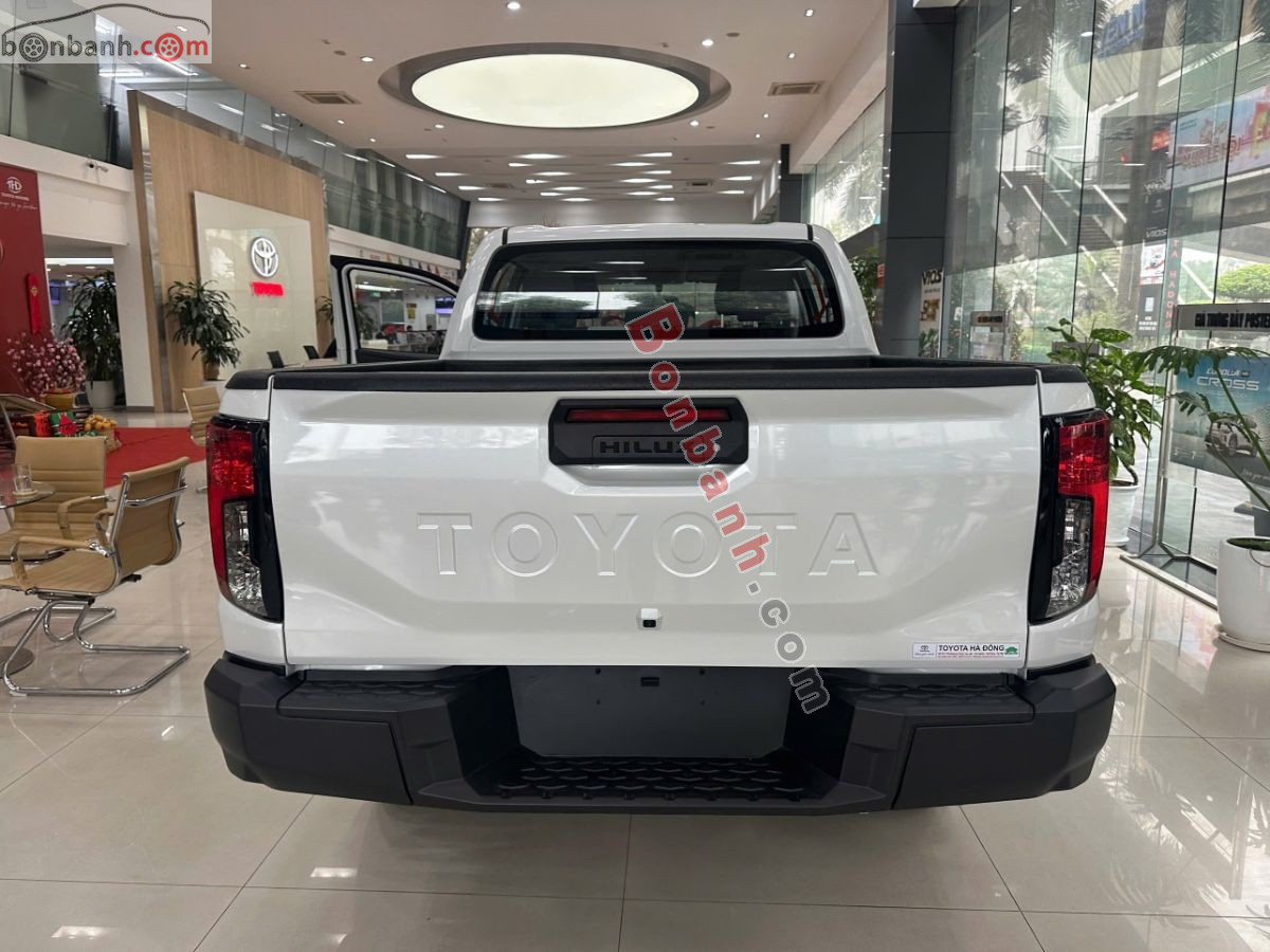Toyota Hilux Standard 2.8L 4x2 MT 2026 - 595 Triệu 3