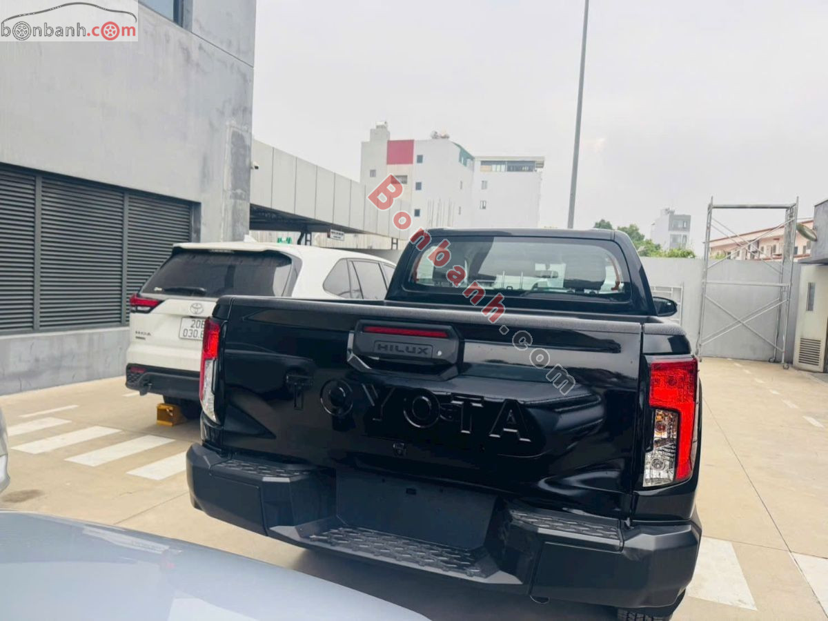 Toyota Hilux Standard 2.8L 4x2 MT 2026 - 595 Triệu 4