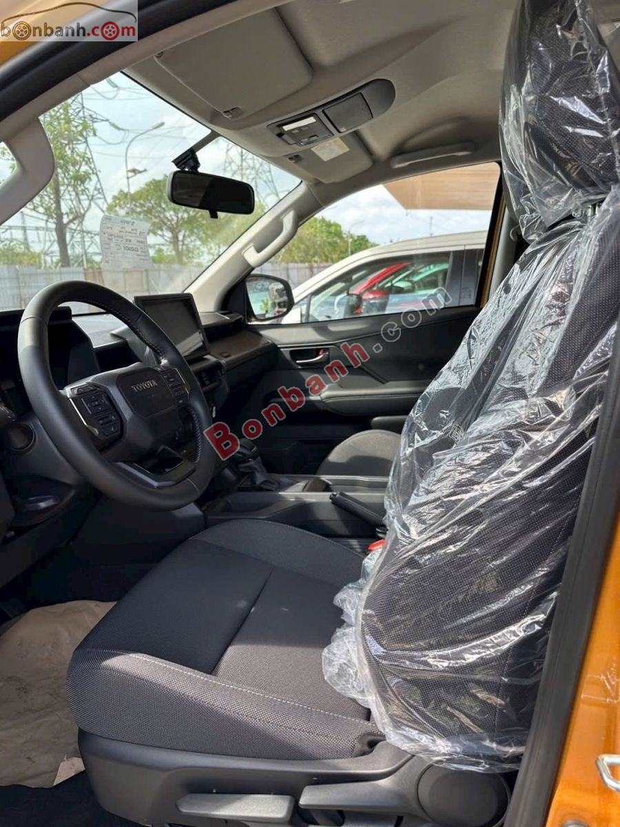 Toyota Hilux Pro 2.8L 4x2 AT 2026 - 706 Triệu 3