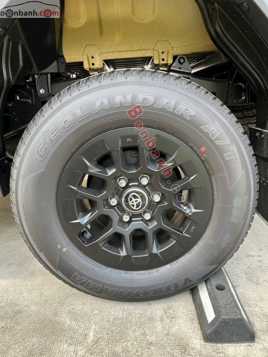 Toyota Hilux Pro 2.8L 4x2 AT 2026 - 706 Triệu 6