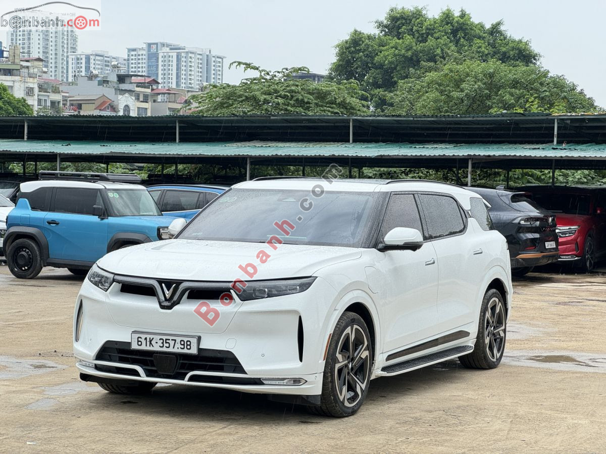 Đánh giá VinFast VF9: SUV điện flagship, hàng ghế 3 vẫn rộng cho người cao 1m75