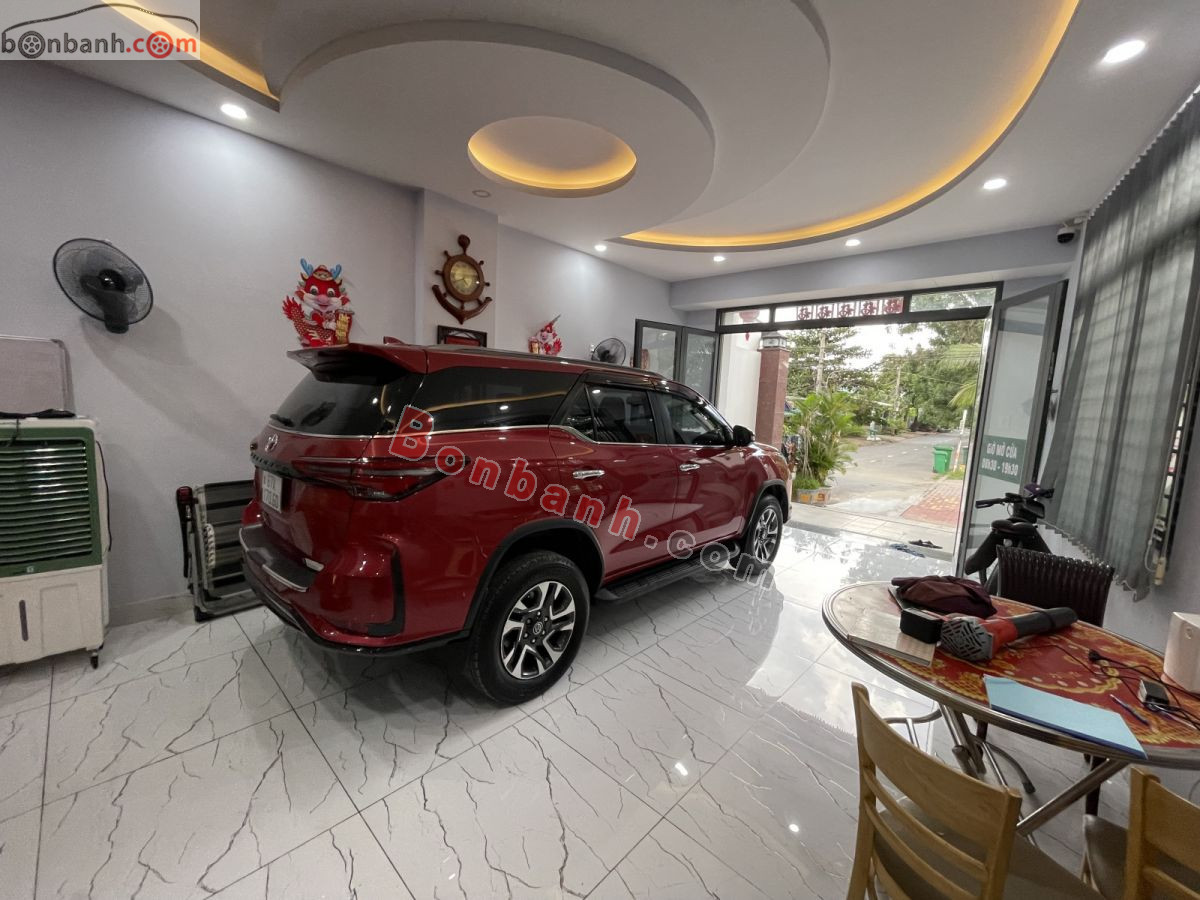 Toyota Fortuner Legender 2.4L 4x2 AT 2022 - 820 Triệu 2