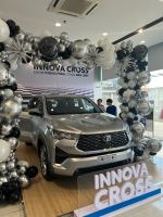 Bán xe Toyota Innova 2024 Cross HEV 2.0 CVT giá 990 Triệu - TP HCM