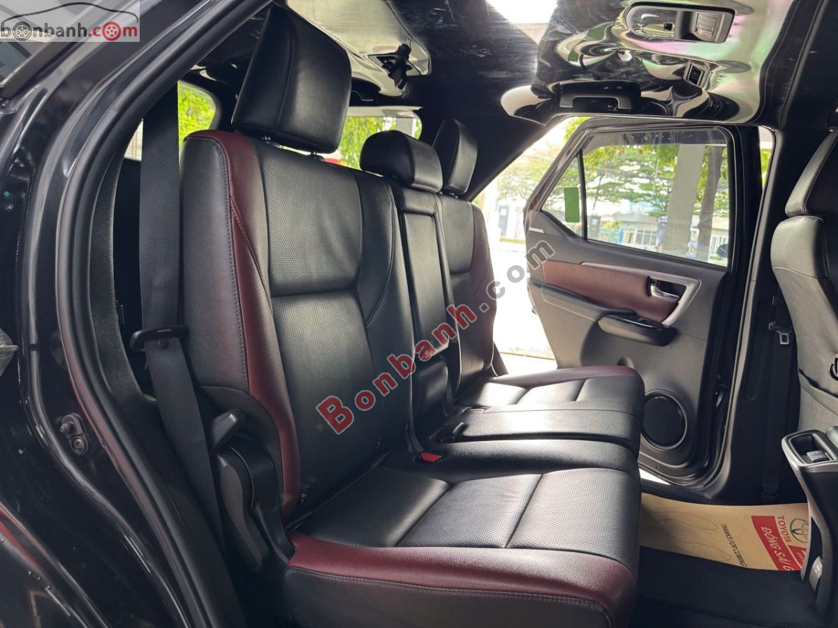 Toyota Fortuner 2.4G 4x2 AT Legender 2021 - 900 Triệu 8