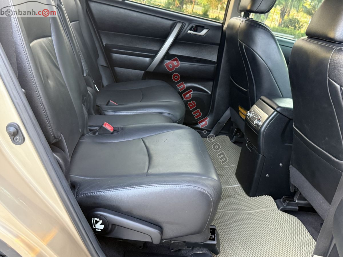 Toyota Highlander SE 2.7 2012 - 645 Triệu 10