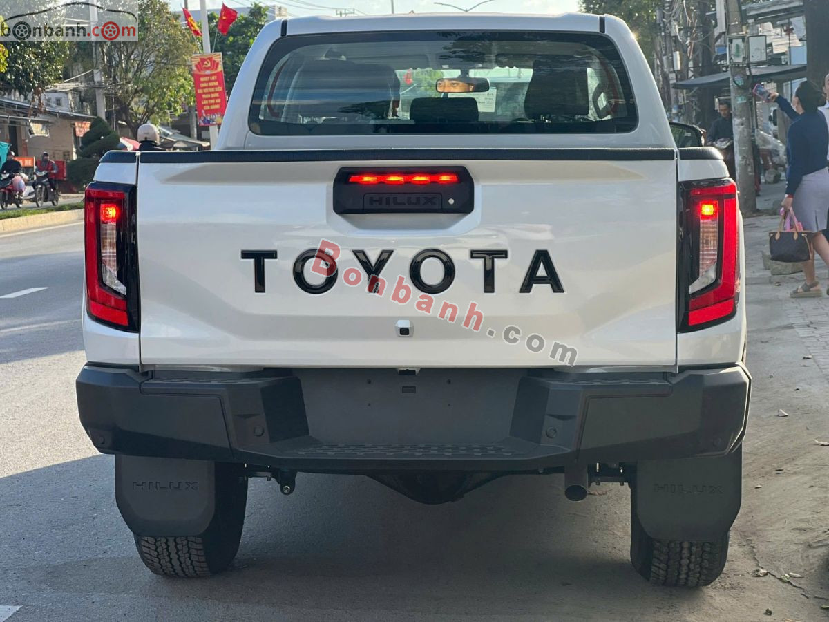 Toyota Hilux Pro 2.8L 4x2 AT 2026 - 676 Triệu 5