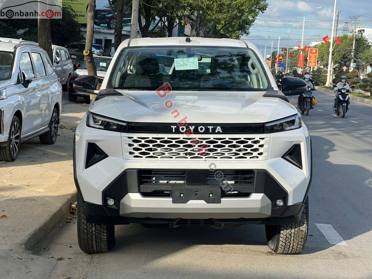 Toyota Hilux Pro 2.8L 4x2 AT 2026 - 676 Triệu
