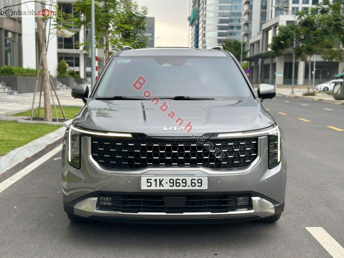Đánh giá Kia Carnival: Ghế thương gia linh hoạt, kích thước lớn khó xoay trở