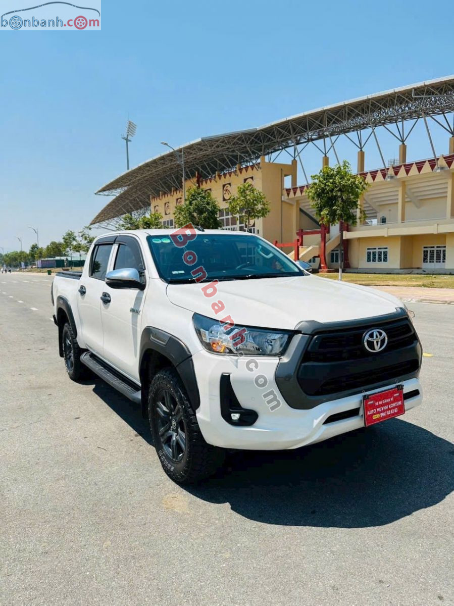 Toyota Hilux 2.4L 4x2 AT 2021 - 620 Triệu