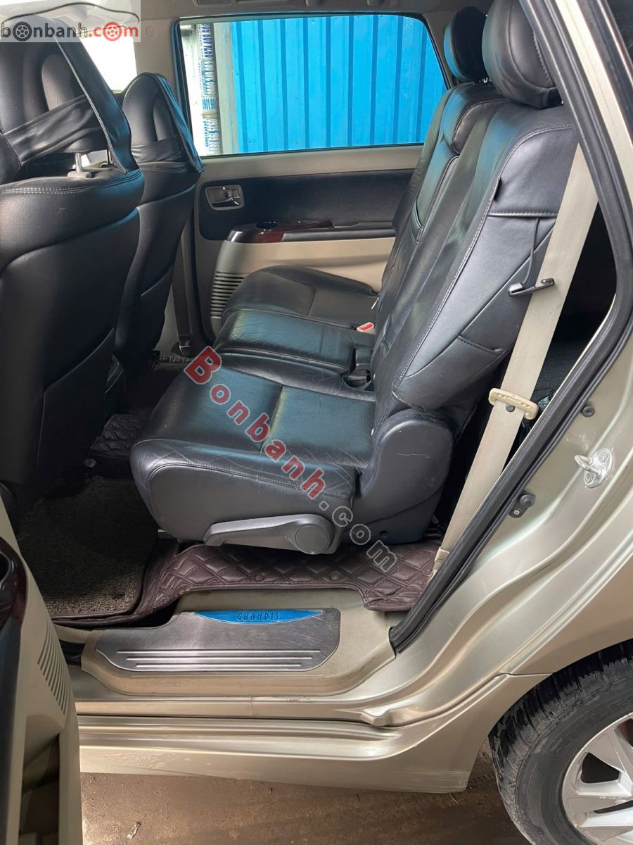 Mitsubishi Grandis 2.4 AT 2008 - 275 Triệu 9