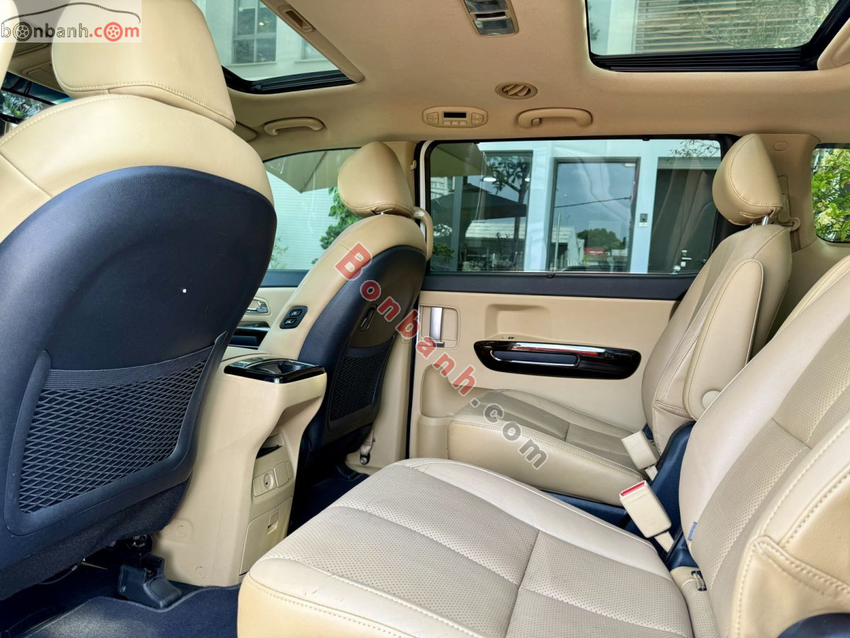 Xe 
			
							Kia Sedona 
						Platinum D 
						2018
						- 640 Triệu 9