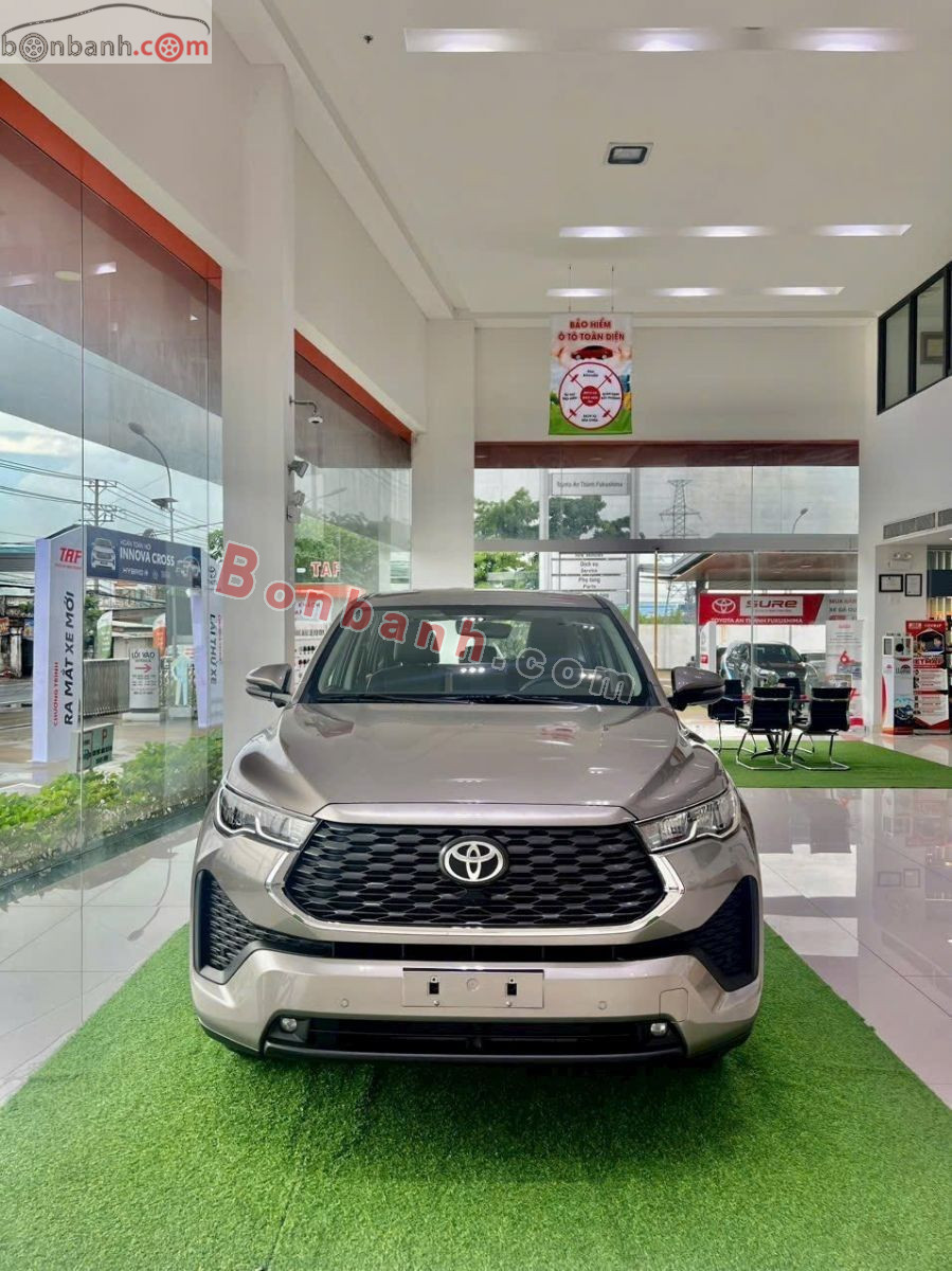 Toyota Innova Cross 2.0V CVT 2026 - 805 Triệu