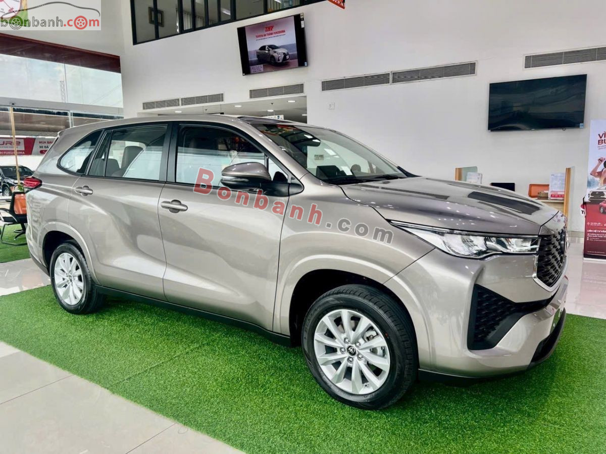Toyota Innova Cross 2.0V CVT 2026 - 805 Triệu 2