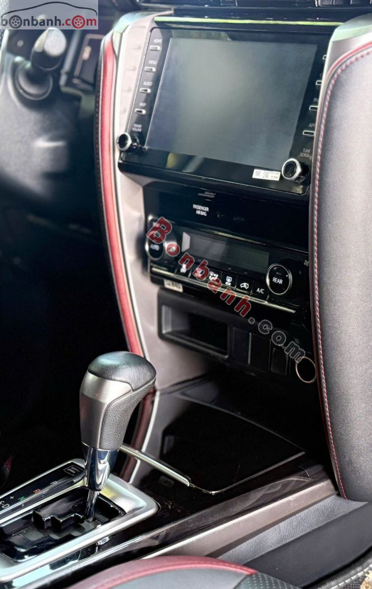 Toyota Fortuner 2.4G 4x2 AT Legender 2021 - 938 Triệu 9