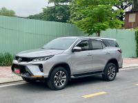 Bán xe Toyota Fortuner 2020 2.4G 4x2 AT Legender giá 960 Triệu - TP HCM